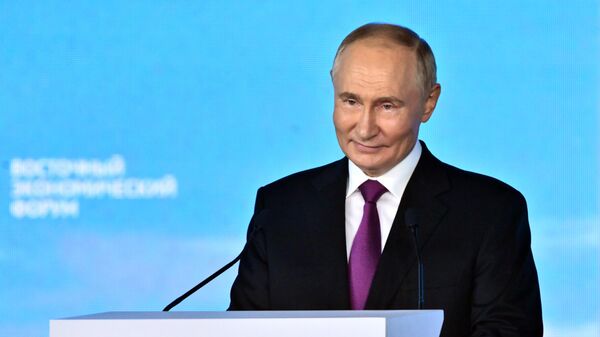 Russian President Vladimir Putin at the EEF plenary session - Sputnik International
