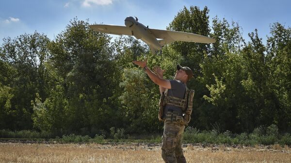 A soldier of Ukraine's National Guard 15th Brigade launches a reconnaissance drone. File photo  - Sputnik International