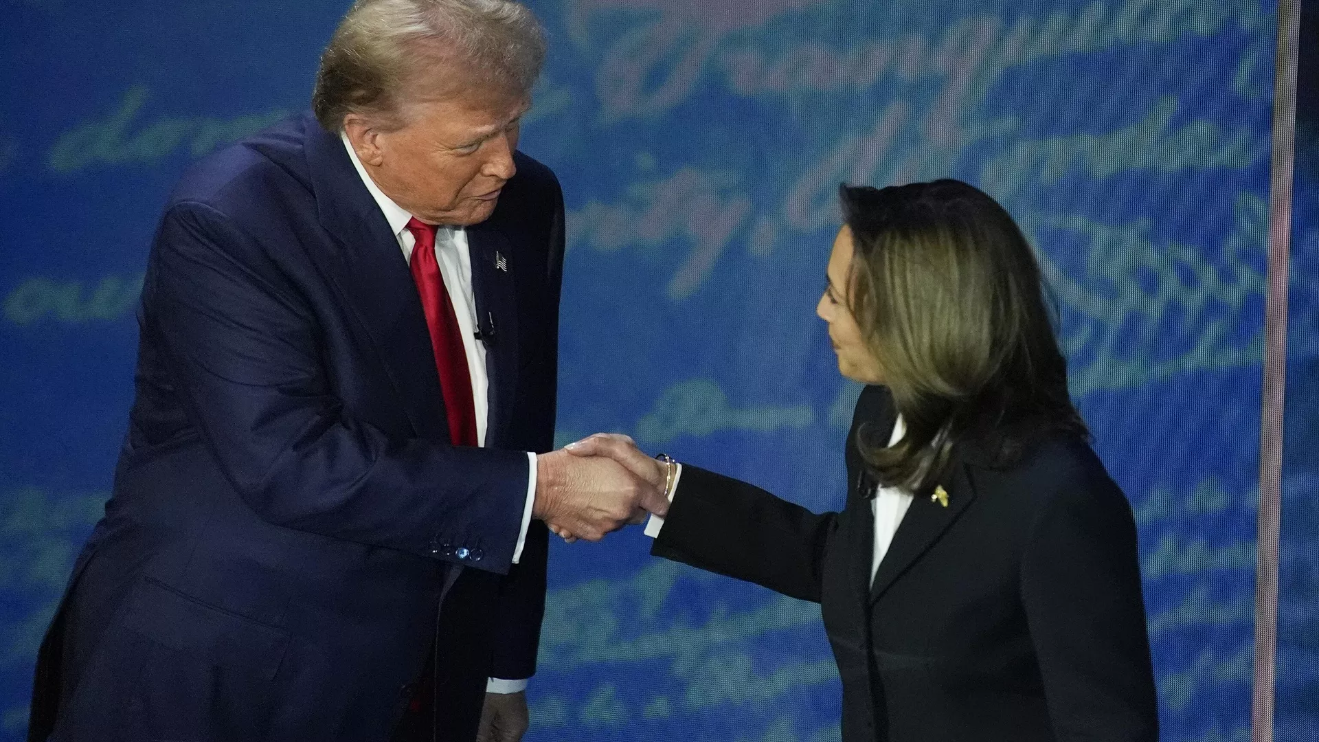 Republican presidential nominee former President Donald Trump and Democratic presidential nominee Vice President Kamala Harris shake hands before the start of an ABC News presidential debate at the National Constitution Center, Tuesday, Sept. 10, 2024, in Philadelphia.  - Sputnik International, 1920, 05.10.2024