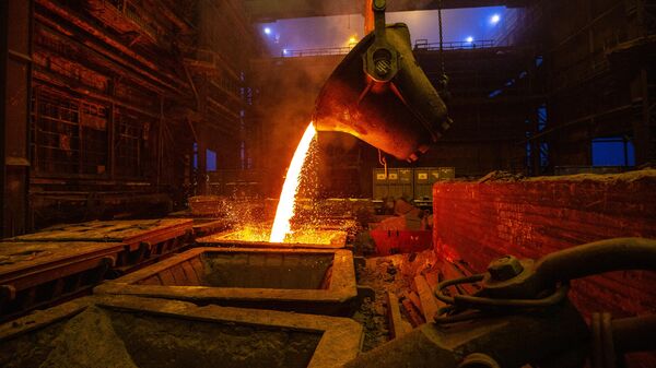 Smelting shop of the Norilsk Nickel plant in Nikel, Russia. - Sputnik International