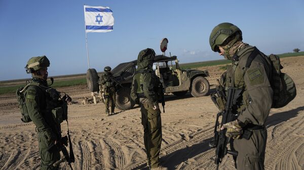 Israeli soldiers are seen near the Gaza Strip border in southern Israel, Monday, March 4, 2024 - Sputnik International