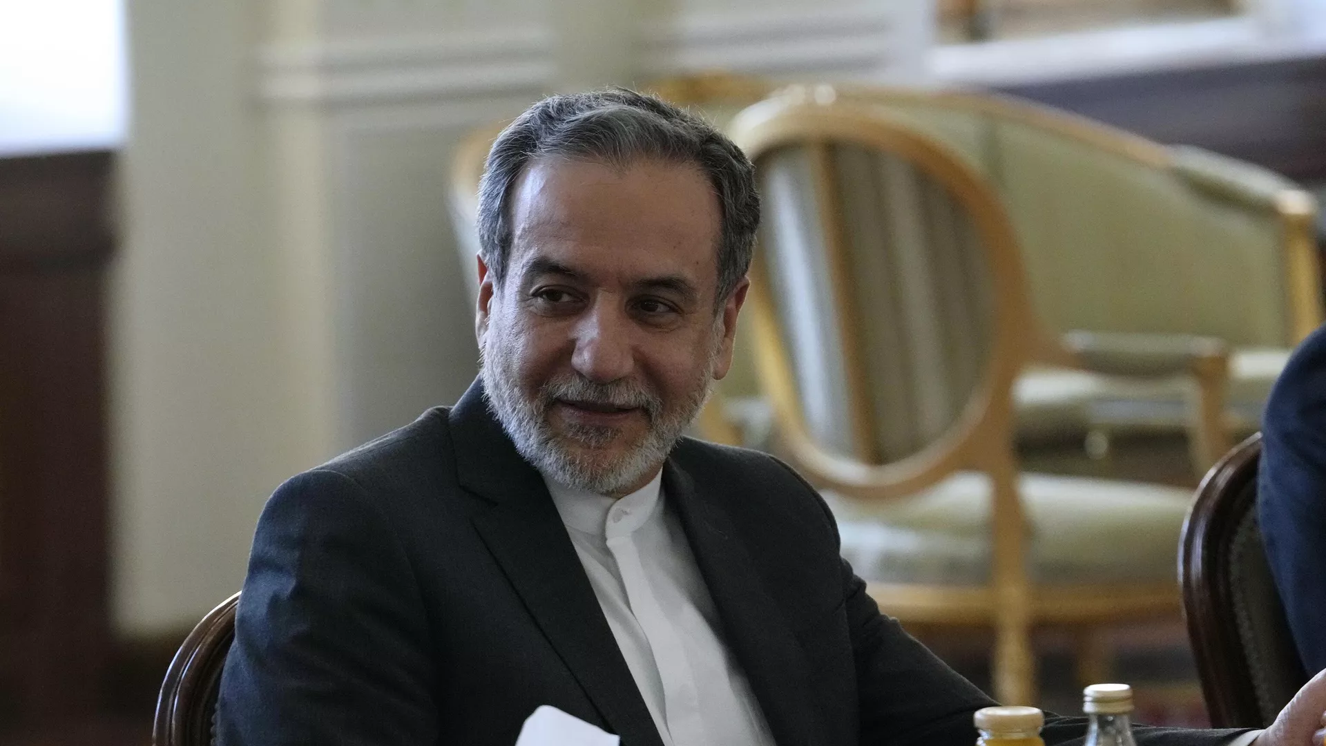 Iranian Foreign Minister Abbas Araghchi attends a meeting with Qatari Prime Minister and Foreign Minister Sheikh Mohammed bin Abdulrahman Al Thani in Tehran, Iran, Monday, Aug. 26, 2024. (AP Photo/Vahid Salemi) - Sputnik International, 1920, 10.10.2024