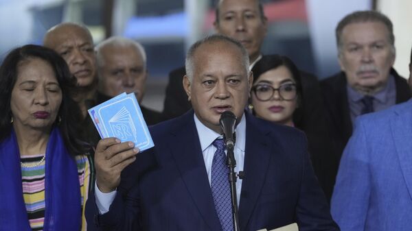 Diosdado Cabello, leader of the United Socialist Party of Venezuela (PSUV), speaks to the press at the Supreme Court where he arrived for procedures related to the court's audit of presidential election results in Caracas, Venezuela, Friday, Aug. 9, 2024. (AP Photo/Matías Delacroix) - Sputnik International