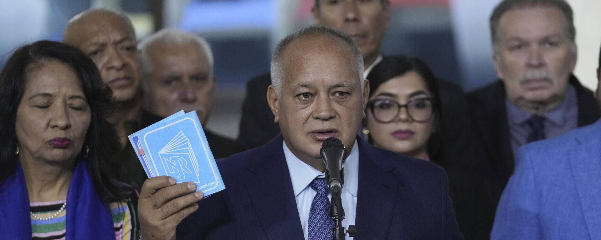 Diosdado Cabello, leader of the United Socialist Party of Venezuela (PSUV), speaks to the press at the Supreme Court where he arrived for procedures related to the court's audit of presidential election results in Caracas, Venezuela, Friday, Aug. 9, 2024. (AP Photo/Matías Delacroix) - Sputnik International, 1920, 16.09.2024