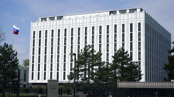 The Russian flag flies on the grounds of the Embassy of the Russian Federation in Washington, April 15, 2021. - Sputnik International