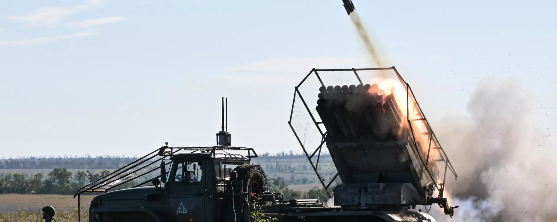 Russian servicemen of the Battlegroup Tsentr fire a BM-21 Grad multiple rocket launcher at Ukrainian positions amid Russia's military operation in Ukraine, in the Avdeyevka sector of the frontline, Russia. - Sputnik International, 1920, 23.10.2024