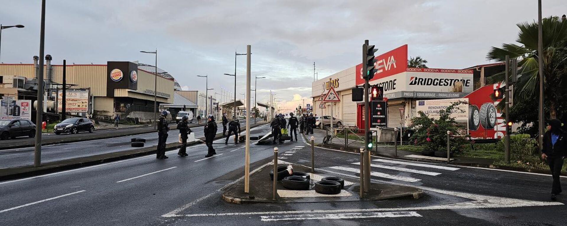 Footage from the French overseas territory of Martinique, located in the Caribbean Sea, where protests against rising food prices have been ongoing for several days. - Sputnik International, 1920, 15.10.2024