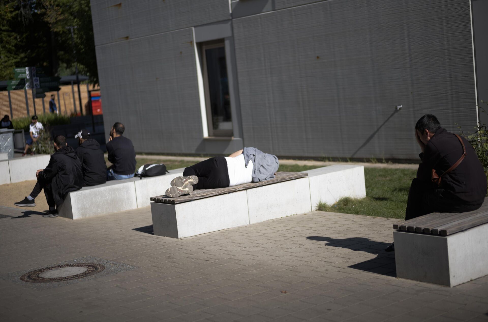 New arrived migrants rest as they wait for their results of a medical check at the central registration for asylum seekers in Berlin, Germany, Monday, Sept. 25, 2023. - Sputnik International, 1920, 22.09.2024