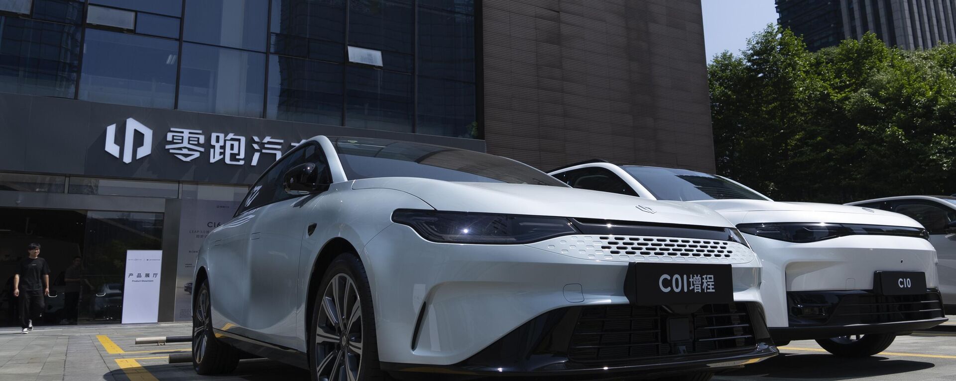 Leapmotor vehicles are parked outside a showroom in Hangzhou in eastern China's Zhejiang province on May 14, 2024. - Sputnik International, 1920, 22.09.2024