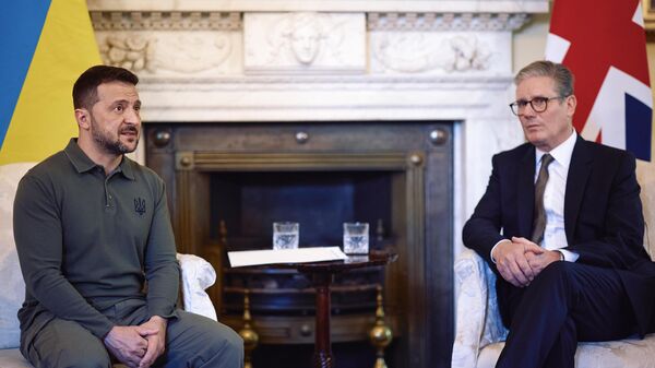 Britain's Prime Minister Keir Starmer, right, and Ukraine's President Volodymyr Zelenskyy speak during a bilateral meeting at 10 Downing Street in London, Friday July 19, 2024.  - Sputnik International