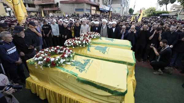 People attend the funeral of Hezbollah fighters who were killed in Friday's Israeli strike in the southern suburb of Beirut, Lebanon, Saturday, Sept. 21, 2024.  - Sputnik International