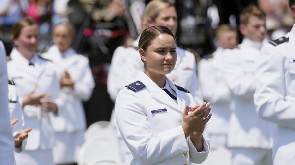 Cadets applaud as President Joe Biden speaks at the commencement for the United States Coast Guard Academy in New London, Conn., Wednesday, May 19, 2021 - Sputnik International