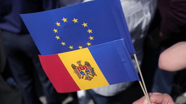 EU and Moldovan flags - Sputnik International