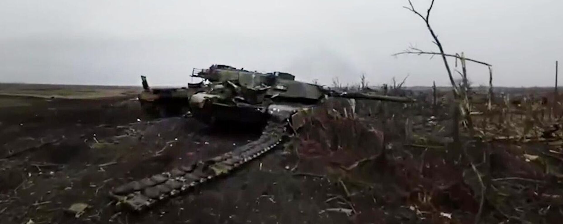 In this handout video grab released by the Russian Defense Ministry, a US-made Abrams tank used by the Ukrainian military, which was destroyed during fighting in the Avdeyevka area amid Russia's military operation in Ukraine, is seen in the field in the village of Berdychi, Donetsk People's Republic, Russia - Sputnik International, 1920, 23.09.2024