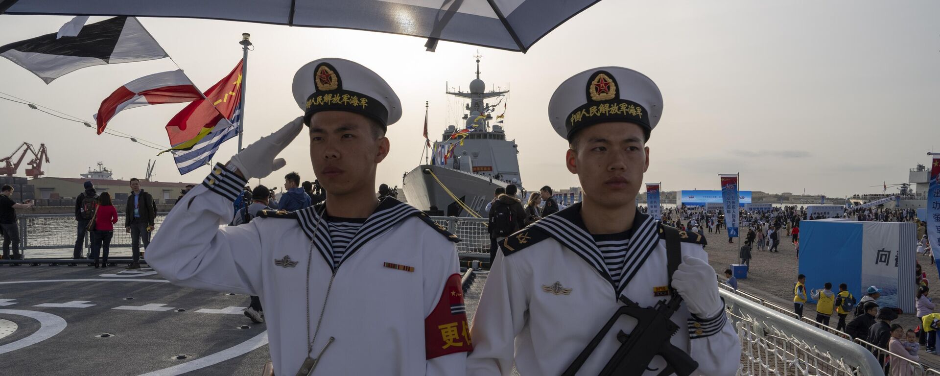 Chinese sailors stand on guard onboard the Chinese guided-missile destroyer Shijiazhuang during a public day to mark the upcoming 75th anniversary of Chinese People's Liberation Army Navy in Qingdao in eastern China's Shandong province on Saturday, April 20, 2024 - Sputnik International, 1920, 26.09.2024