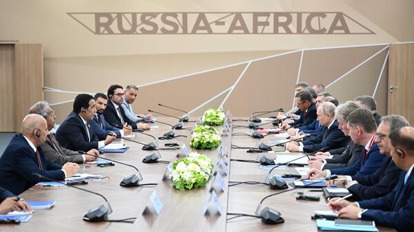 Russian President Vladimir Putin and Libyan Presidential Council head Mohamed Menfi attend a meeting on the sidelines of the 2nd Russia-Africa Summit - Sputnik International