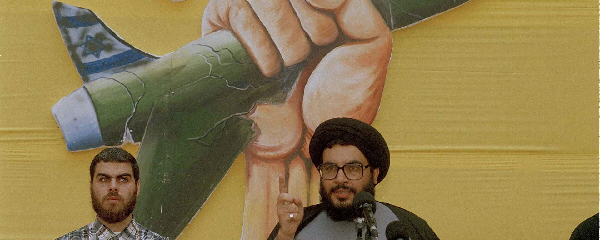 Sheik Hassan Nasrallah, leader of the Iranian-backed Hezbollah party, during a ceremony in Beirut Sunday, July 24 1994. - Sputnik International, 1920, 28.09.2024