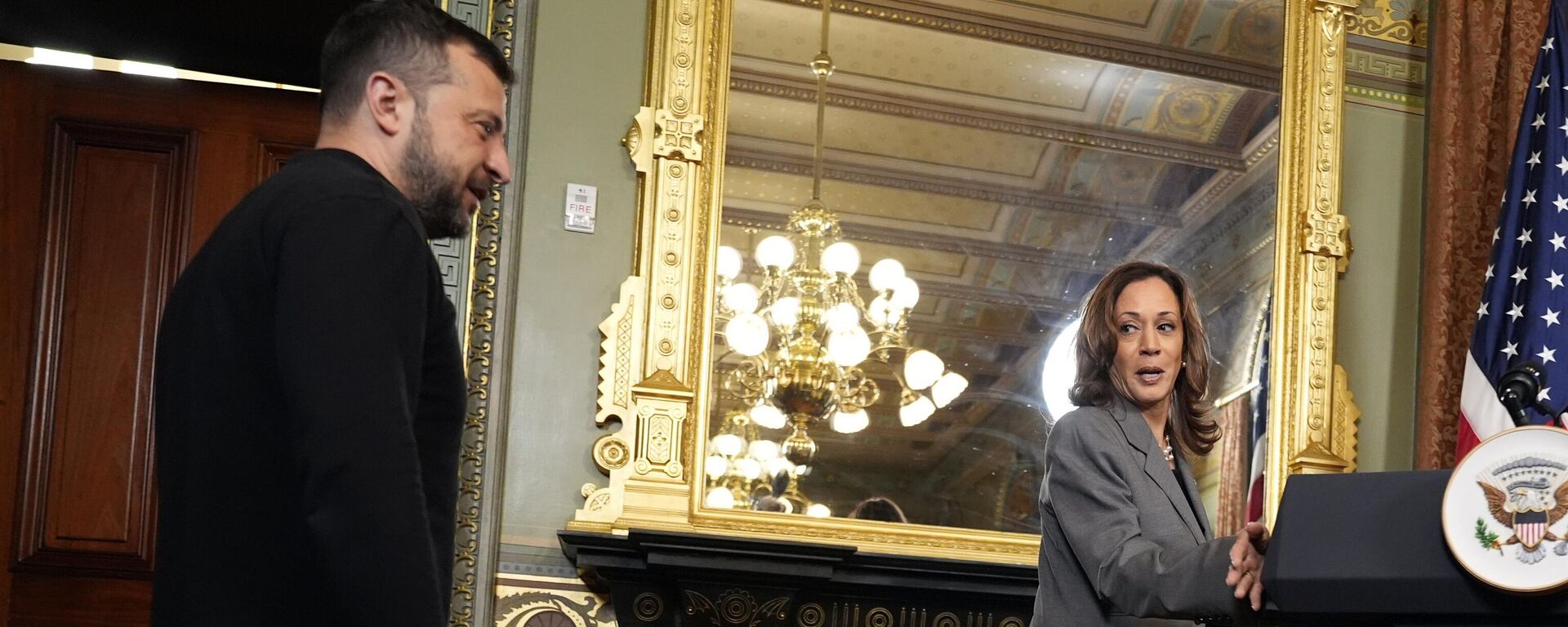 Vice President Kamala Harris arrives with Ukraine's President Volodymyr Zelenskyy, Thursday, Sept. 26, 2024, in the vice president's ceremonial office inside the Eisenhower Executive Office Building on the White House complex in Washington.  - Sputnik International, 1920, 28.09.2024