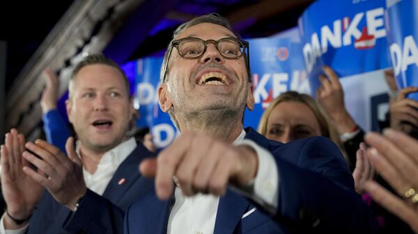 Herbert Kickl, leader of the Freedom Party of Austria waves to supporters, in Vienna, Austria, Sunday, Sept. 29, 2024, after polls closed in the country's national election. - Sputnik International