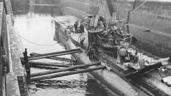 German submarine U-250, raised from the bottom of the Gulf of Finland, in Kronstadt dock. - Sputnik International