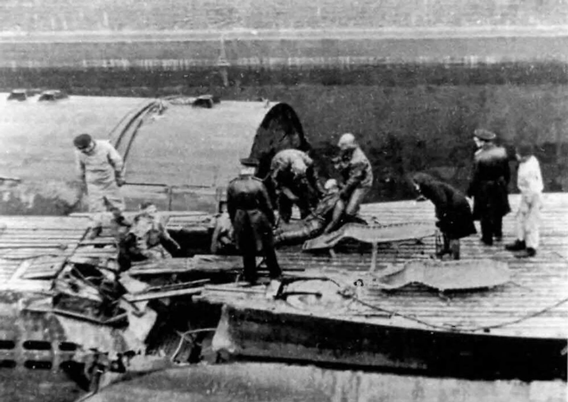 Extraction of bodies of German submariners from U-250 in Kronstadt dock. Extraction of bodies of German submariners from U-250 in Kronstadt dock. - Sputnik International, 1920, 30.09.2024