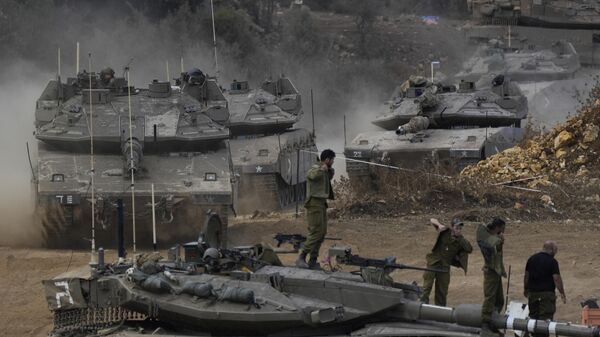 Israeli army tanks manoeuvre in a staging area in northern Israel near the Israel-Lebanon border, Tuesday, Oct. 1, 2024.  - Sputnik International