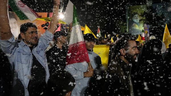 Demonstrators cheer as artificial snow sprayed in an anti-Israeli gathering celebrating Iran's missile strike against Israel, at Felestin (Palestine) Sq. in Tehran, Iran, Tuesday, Oct. 1, 2024 - Sputnik International