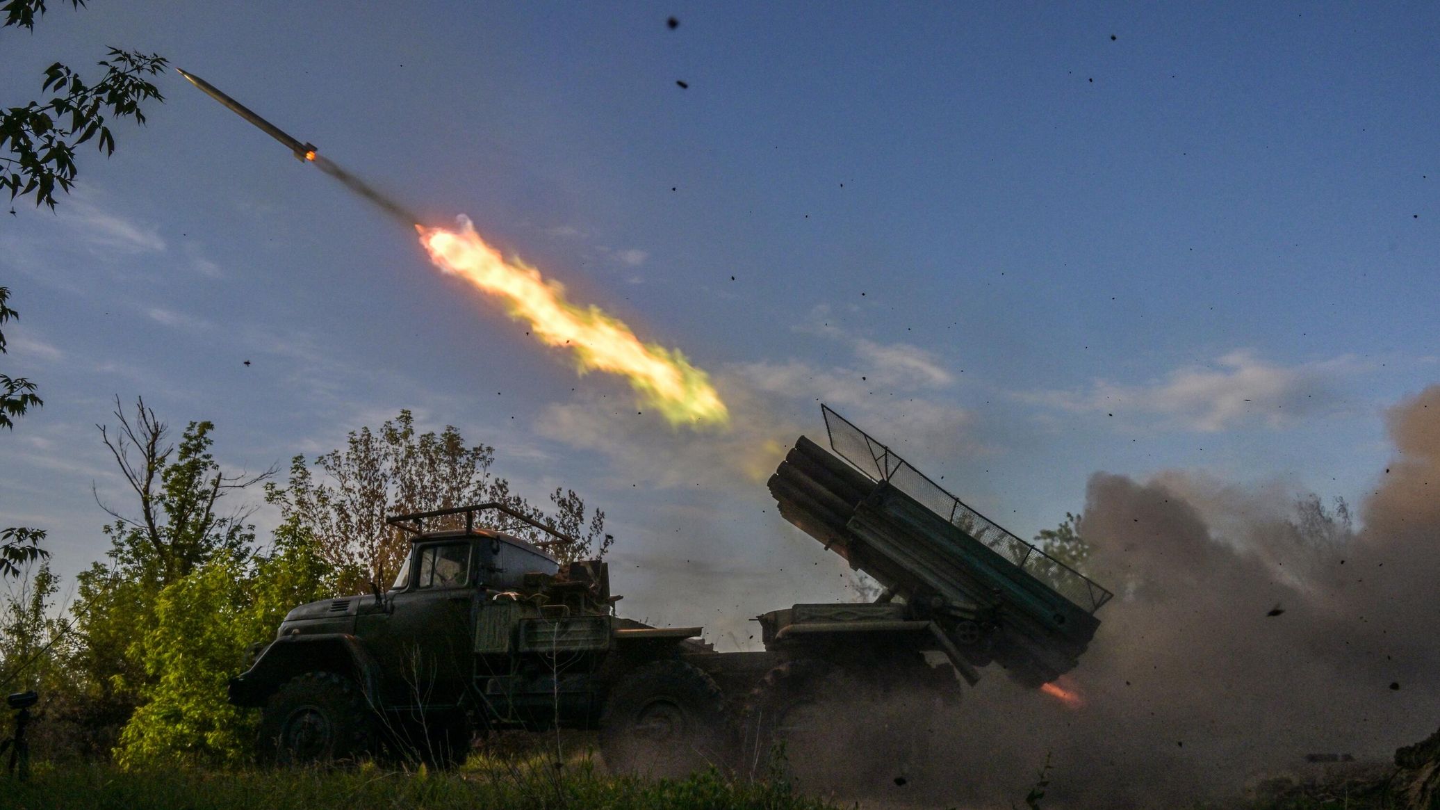 Russia Launches Group Strikes on Ukraine`s Metallurgical Plants, Logistics Hubs