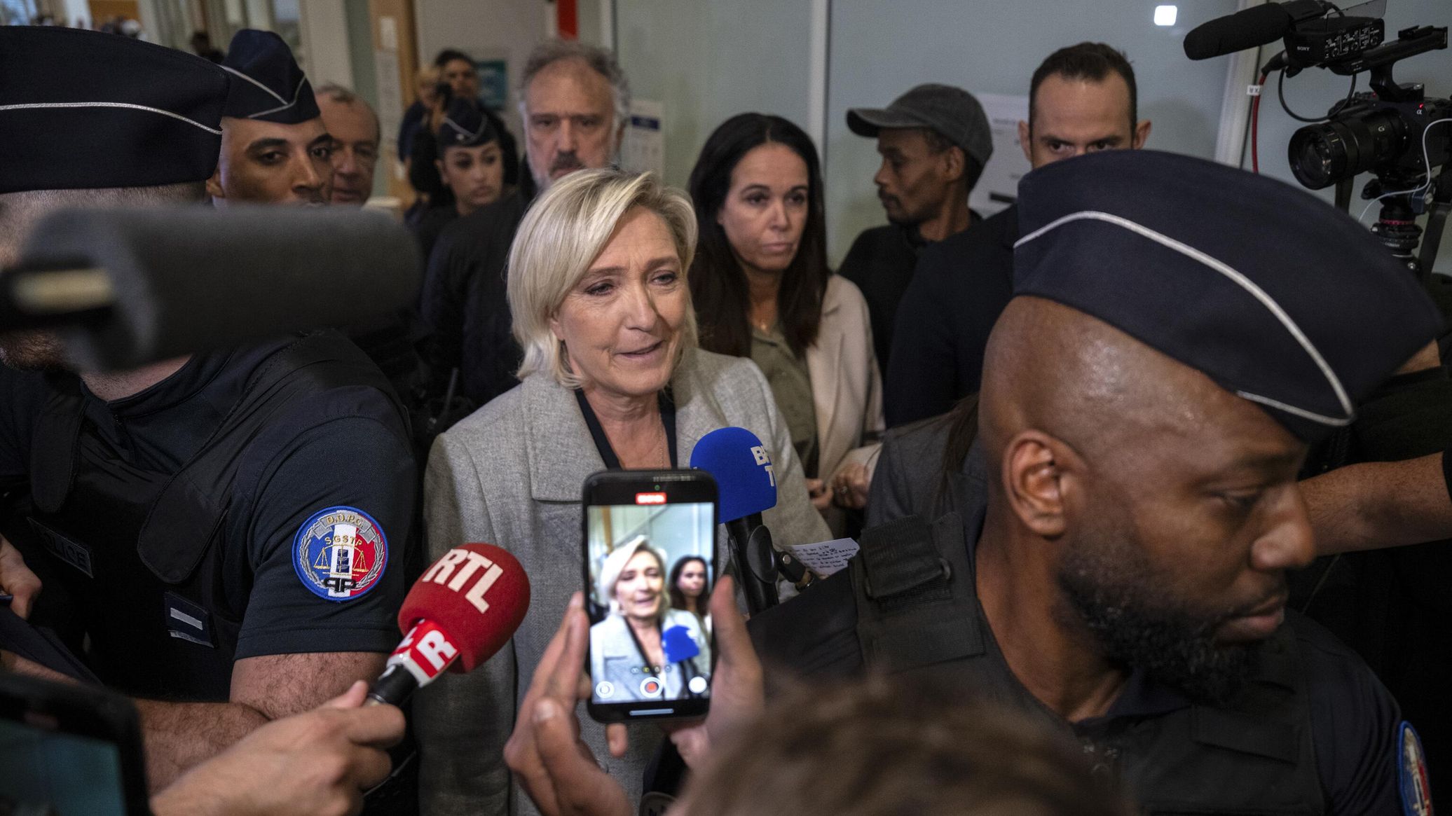 Le Pen Leads Other French Presidential Candidates by Wide Margin - Poll