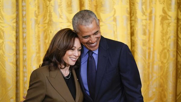 United States Vice President Kamala Harris and former US President Barack Obama listen as US President Joe Biden makes remarks in the White House in Washington, DC, USA on Tuesday, April 5, 2022 - Sputnik International