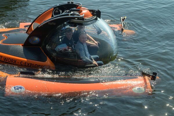 President Putin is about to dive and inspect the Shch-308 &#x27;Semga&#x27; submarine, sunk during World War II at the bottom of the Gulf of Finland, in 2019. - Sputnik International