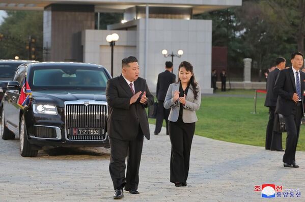 North Korean leader Kim Jong Un and his daughter arrived at festivities in an Aurus limousine. Russian President Vladimir Putin presented Kim Jong Un with the luxury car car during his visit to Pyongyang in June 2024. The gift was warmly received by North Korean leader. - Sputnik International