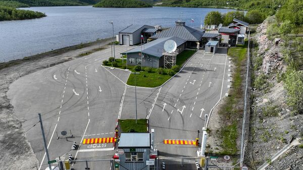 An aerial view shows the border crossing point on the Norwegian border - Sputnik International