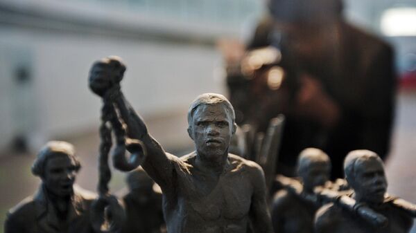 A maquette of a statue in remembrance of enslaved Africans whose lives were sacrificed during the transatlantic slave trade at City Hall, London, Monday, Aug.18, 2008.  - Sputnik International