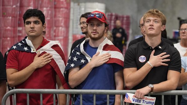 Supporters recite the Pledge of Allegiance before Republican presidential nominee former President Donald Trump speaks during a campaign event, Wednesday, Sept. 25, 2024, in Mint Hill, N.C. - Sputnik International