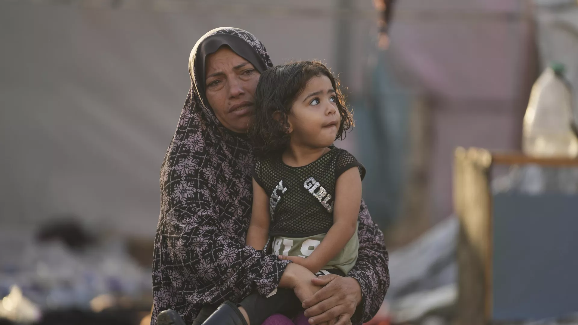 Palestinians look at the damage after an Israeli strike hit a tent area in the courtyard of Al Aqsa Martyrs hospital in Deir al Balah, Gaza Strip, Monday, Oct. 14, 2024 - Sputnik International, 1920, 16.10.2024