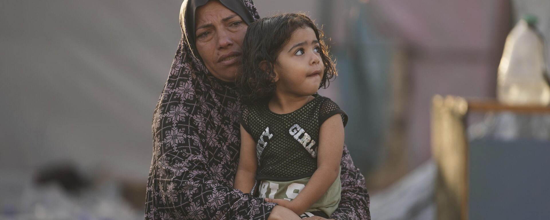 Palestinians look at the damage after an Israeli strike hit a tent area in the courtyard of Al Aqsa Martyrs hospital in Deir al Balah, Gaza Strip, Monday, Oct. 14, 2024 - Sputnik International, 1920, 15.10.2024