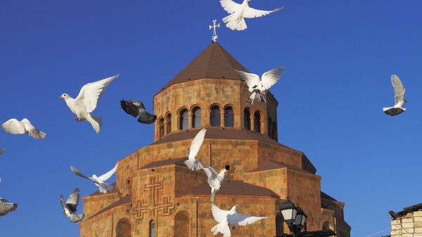 Pigeons fly near Holy Mother of God Cathedral in Stepanakert, in the separatist region of Nagorno-Karabakh, Friday, Oct. 30, 2020 - Sputnik International