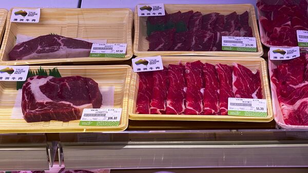 A fridge displaying beef labelled from Australia are on sale at a supermarket in Beijing, Tuesday, Nov. 24, 2020 - Sputnik International