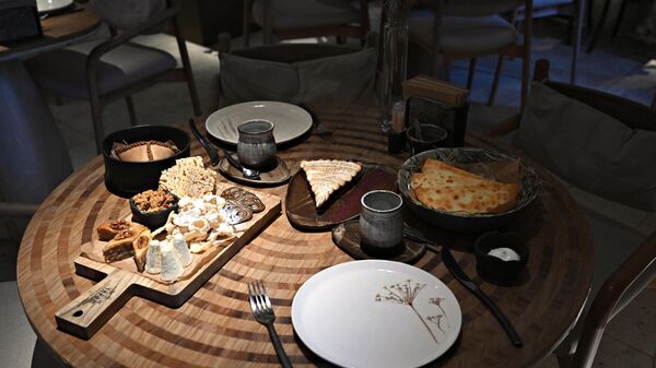 An assortment of Tatar sweets and pastries at a restaurant in Kazan - Sputnik International