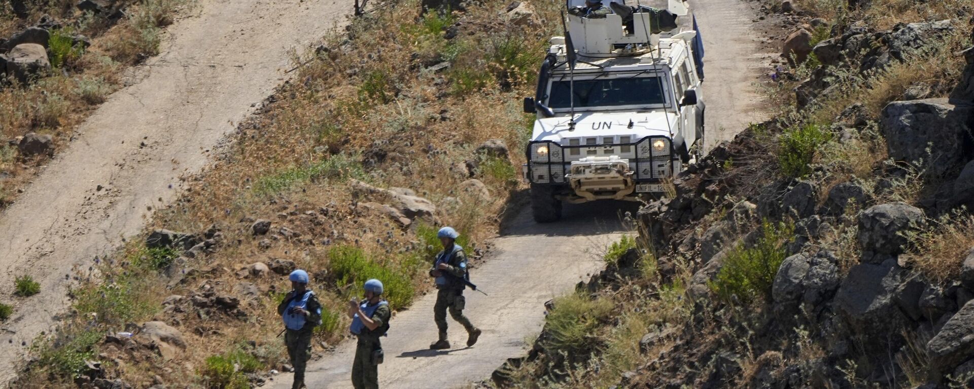 UN peacekeepers (UNIFIL) seen along the Lebanese side of the border with Israel, seen from Israel, Thursday, July 6, 2023 - Sputnik International, 1920, 27.10.2025