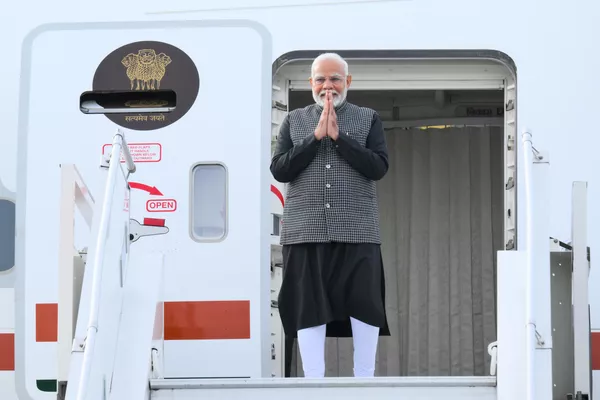 Indian Prime Minister Narendra Modi, arriving to participate in the 16th BRICS summit, during a welcoming ceremony at Kazan airport. - Sputnik International