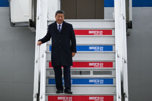 Chinese President Xi Jinping, who arrived to participate in the 16th BRICS summit, during a welcoming ceremony at the Kazan airport. - Sputnik International