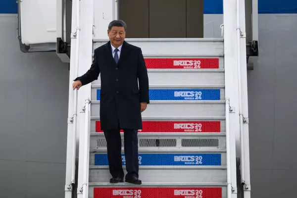 Chinese President Xi Jinping, who arrived to participate in the 16th BRICS summit, during a welcoming ceremony at the Kazan airport. - Sputnik International