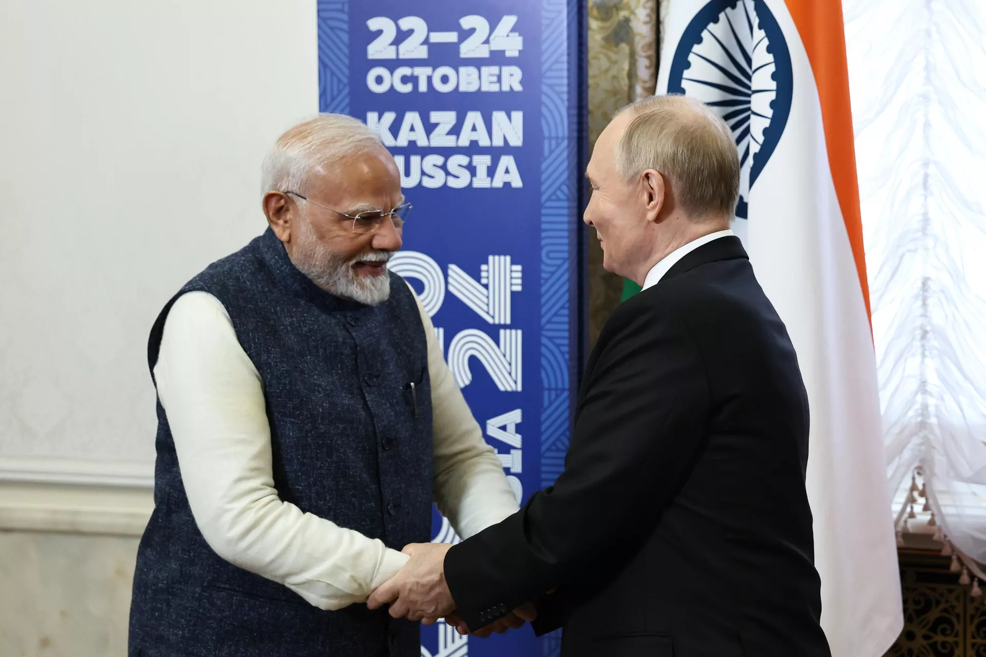 Russian President Vladimir Putin welcomes Indian Prime Minister Narendra Modi before a meeting on the sidelines of the 16th BRICS summit in Kazan, Republic of Tatarstan, Russia. - Sputnik International, 1920, 22.10.2024