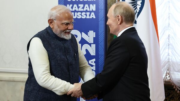 Russian President Vladimir Putin welcomes Indian Prime Minister Narendra Modi before a meeting on the sidelines of the 16th BRICS summit in Kazan, Republic of Tatarstan, Russia. - Sputnik International