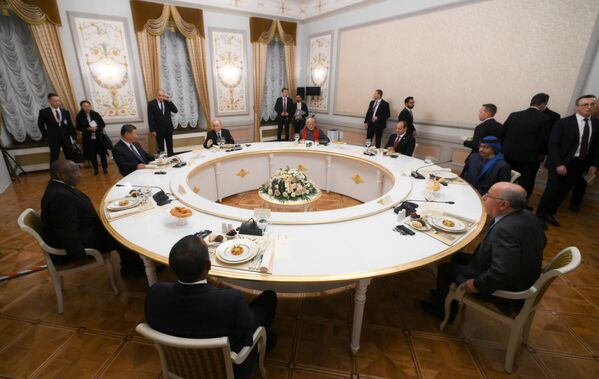 The informal lunch of the heads of BRICS delegations finally begins. - Sputnik International