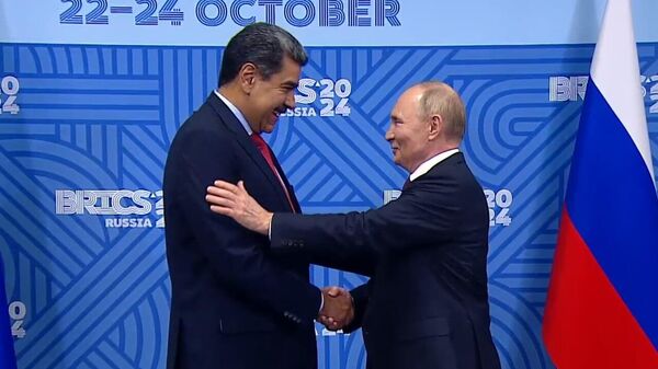 Russian President Vladimir Putin greets his Venezuelan counterpart Nicolás Maduro on the BRICS Summit in Kazan - Sputnik International