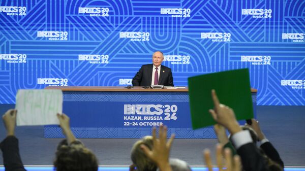 Vladimir Putin Holds Presser after BRICS Summit - Sputnik International