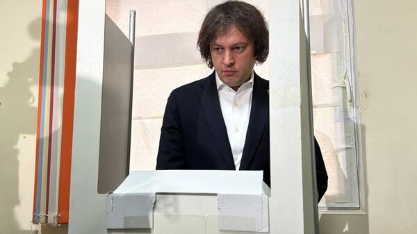 Georgian Prime Minister Irakli Kobakhidze votes at a polling station in Tbilisi - Sputnik International